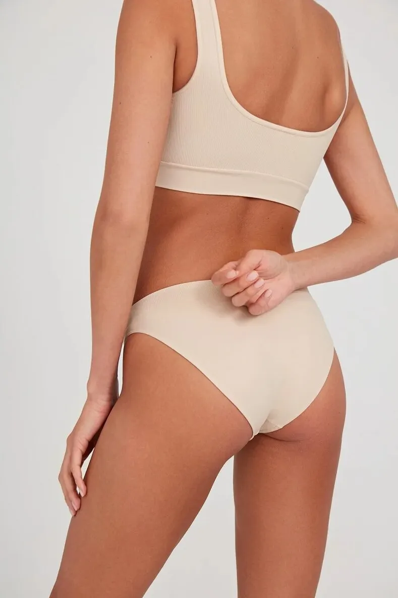 Low-rise briefs