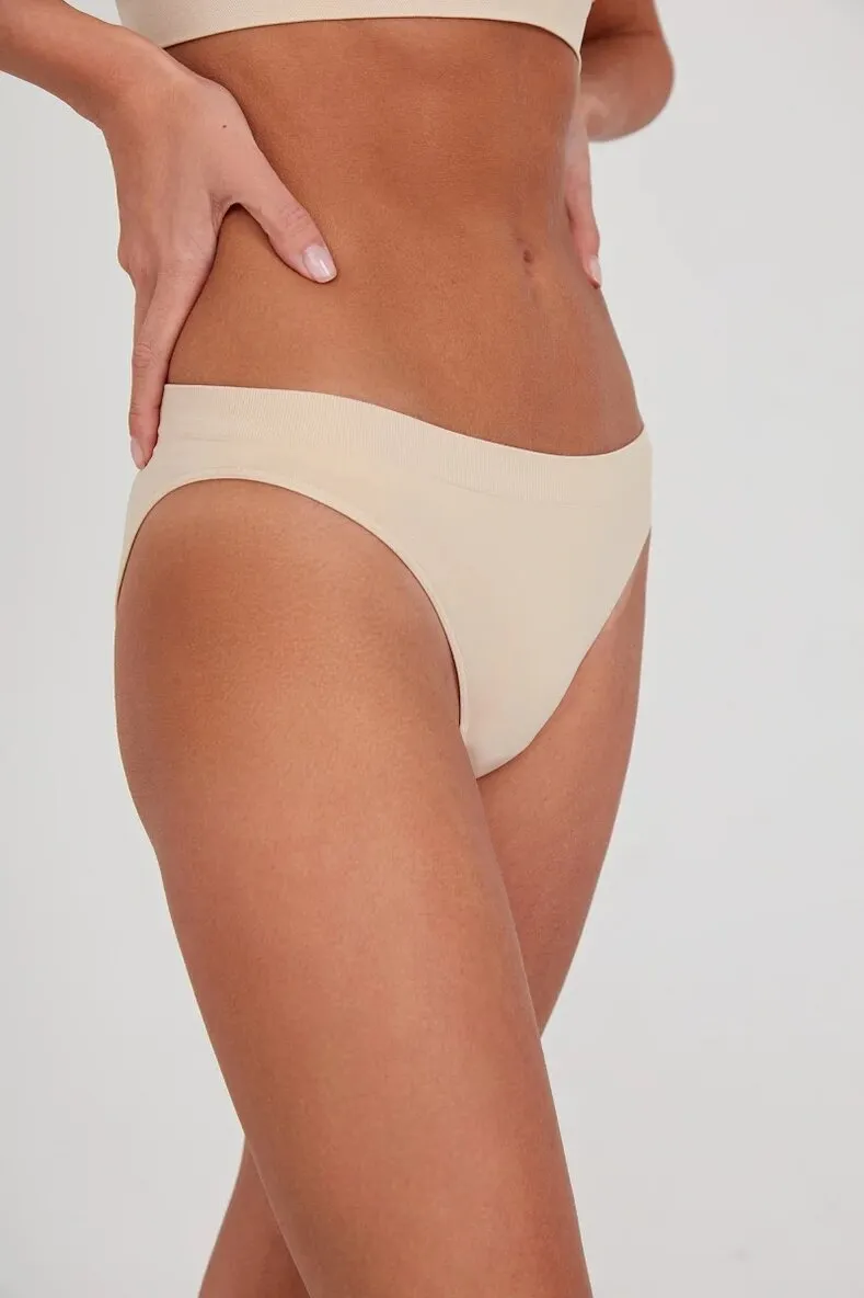 Low-rise briefs