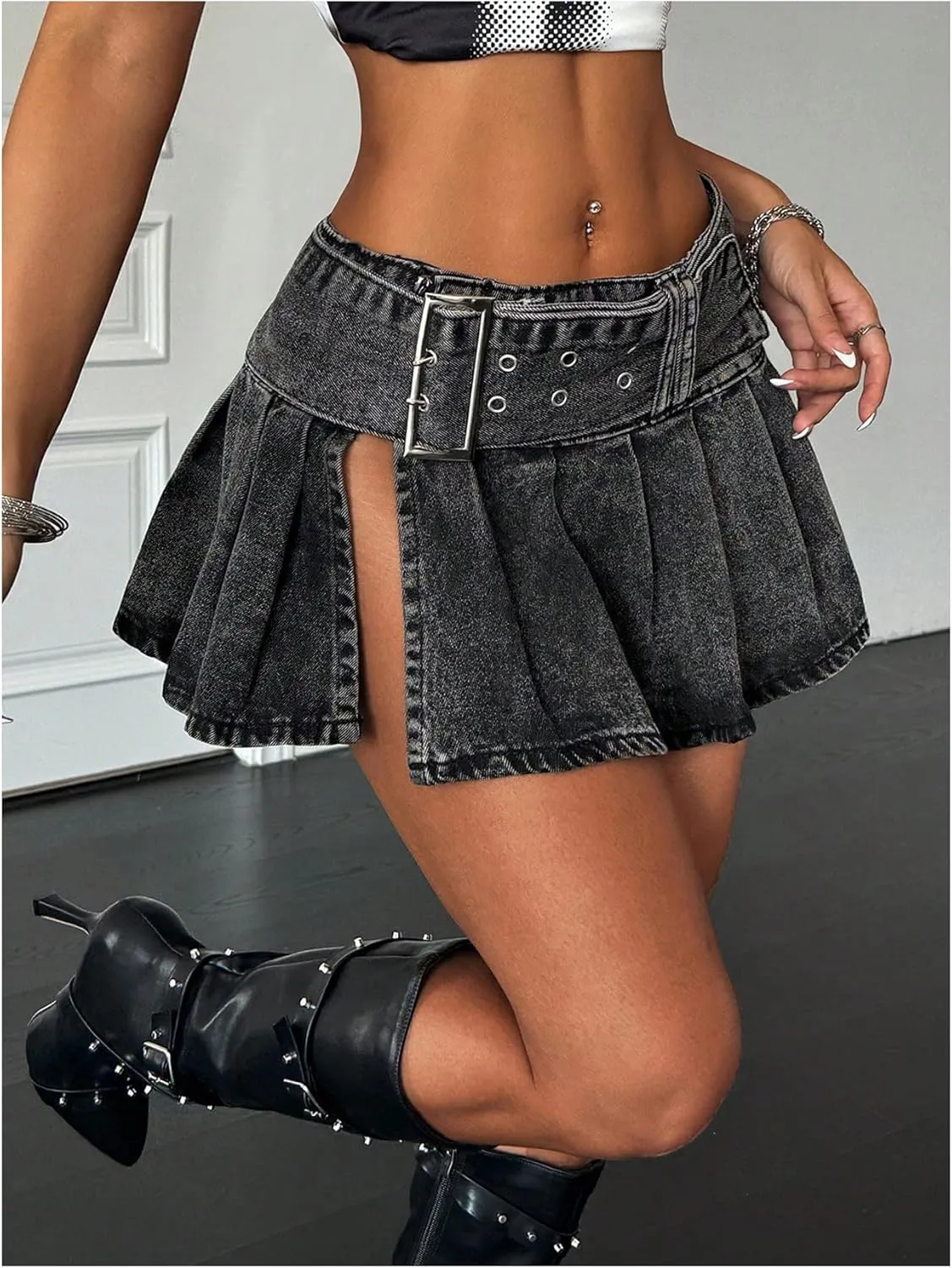SHENHE Women's Y2k Low Rise Pleated Denim Mini Skirt Side Slit Sexy Punk Jean Micro Skirt