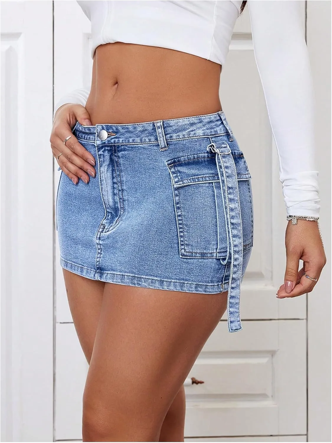 WDIRARA Women's Low Rise Button Stretch Y2k Bodycon Mini Denim Skirt with Pockets